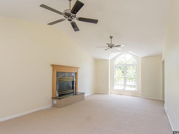 5th image of 15 Turnberry Dr
