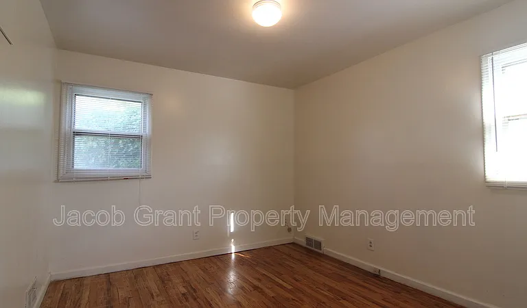 1517 Beverly Rd — Photo 7