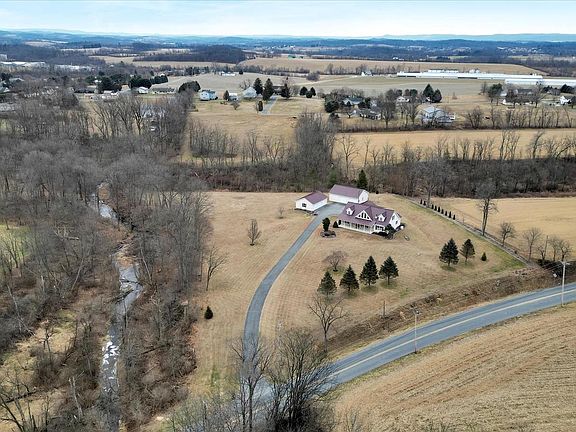 2nd image of 757 E Rehrersburg Rd