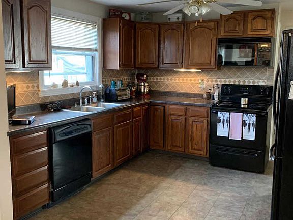 3rd image of 601 Vinson Dr
