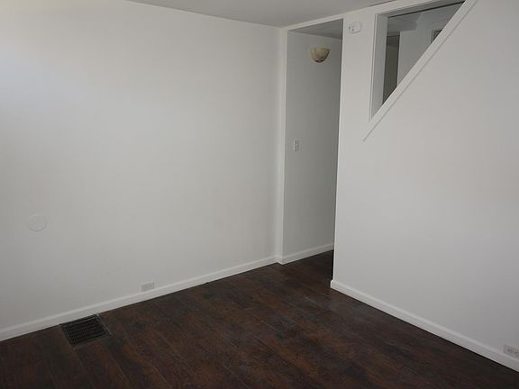 3rd image of 1051 Powell St