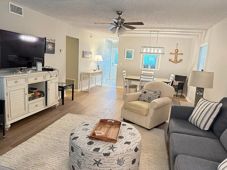 900 Jasmine Ln #6B — Photo 5
