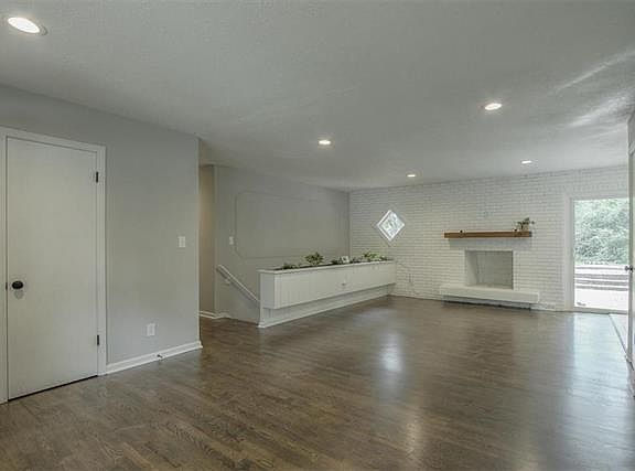 2nd image of 3805 E 98th Ter