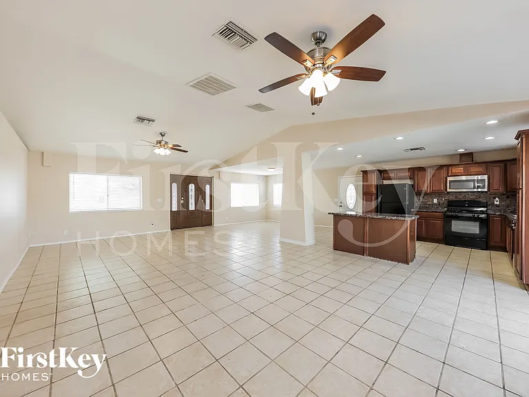 11740 N 80th Dr — Photo 4