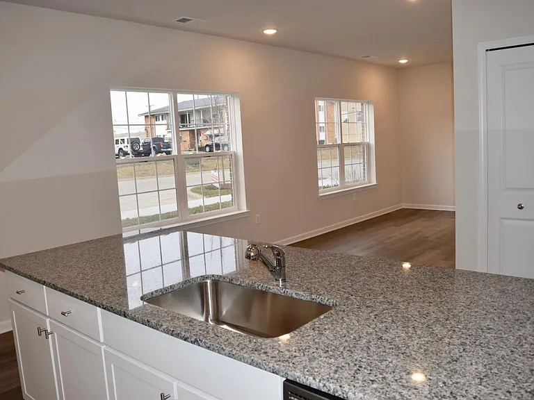 Towne Center Apartments — Photo 20