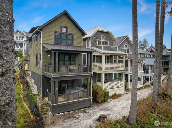 34 Seaside Lane, Pacific Beach, WA 98571