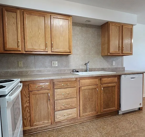 4810 Orchard Ave — Photo 7