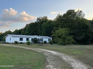 202 Logans Loop, Wildersville, TN 38388