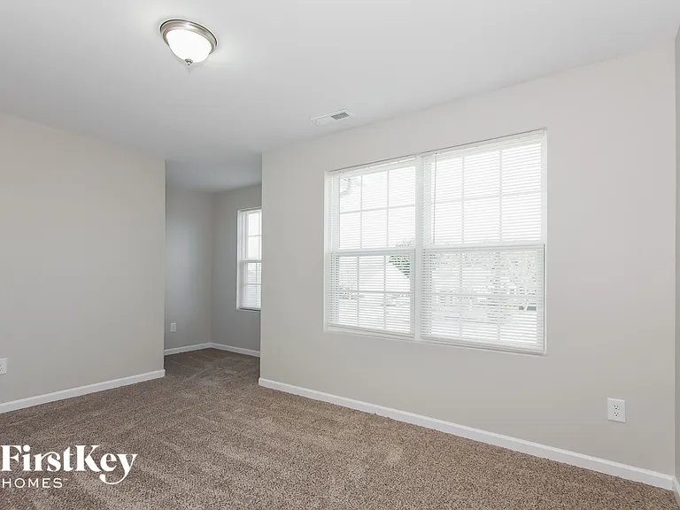 1544 Pecan Ln — Photo 10