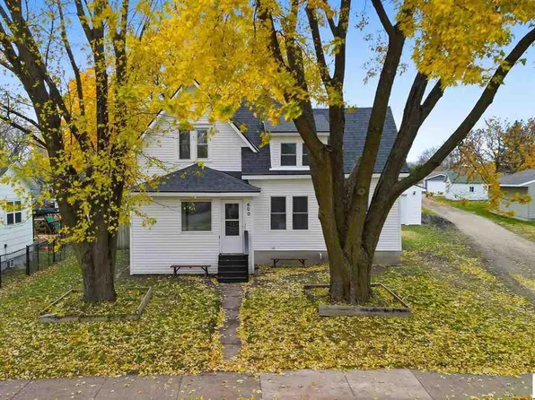 600 5th St SE, Waseca, MN 56093