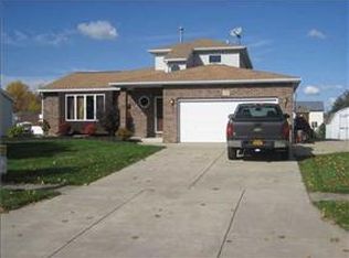 55 Gale Dr, Lancaster, NY 14086