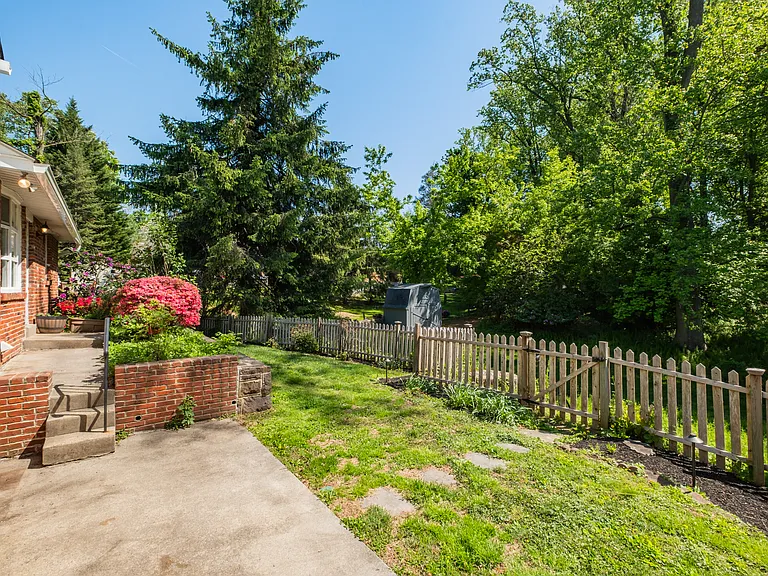 1390 Paxon Pl — Photo 41