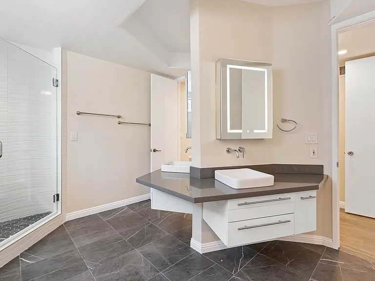 5340 Yarmouth Ave #108 — Photo 31