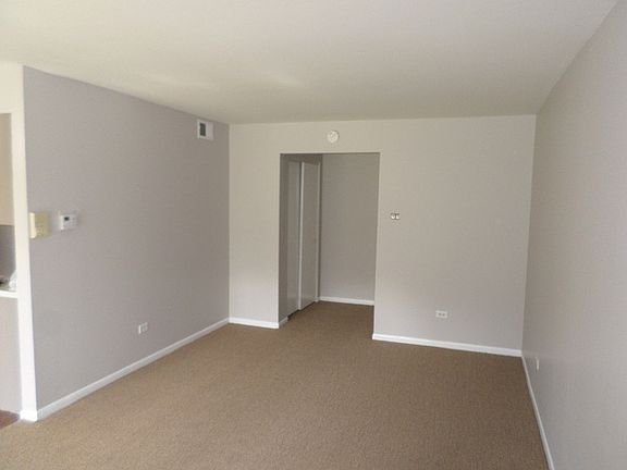 4th image of 830 E 191st Pl APT 701