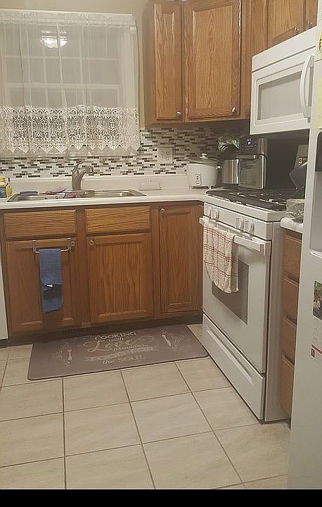 2nd image of 109 W Poplar St