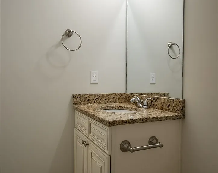 1131 Binghampton Cir — Photo 9