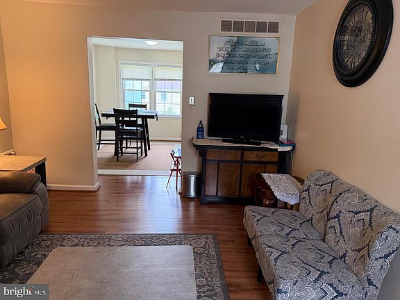4th image of 31 Arwell Ct Unit 15F