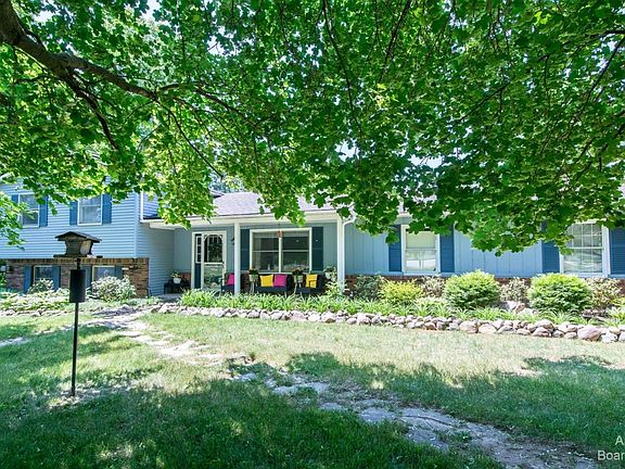2nd image of 2518 N Madrono Ct