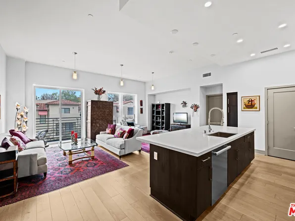 820 Mission St Unit 211, South Pasadena, CA 91030