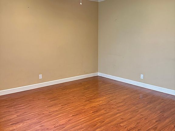 3rd image of 918 E Acacia Avenue # Fl 2nd