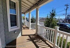 5th image of 211 Arnold Ave