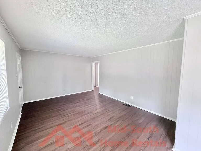3682 Suzanne Dr — Photo 6