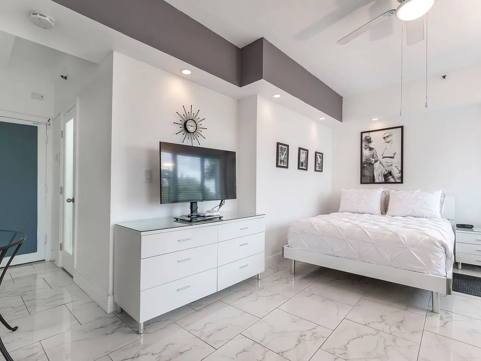 Studio, 340 sqft, $2,100 — Photo 1