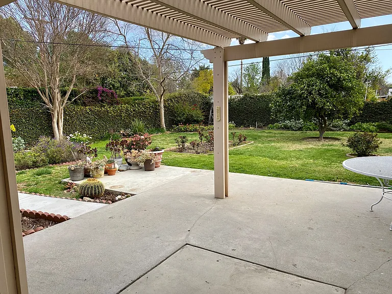 19412 Strathern St — Photo 15