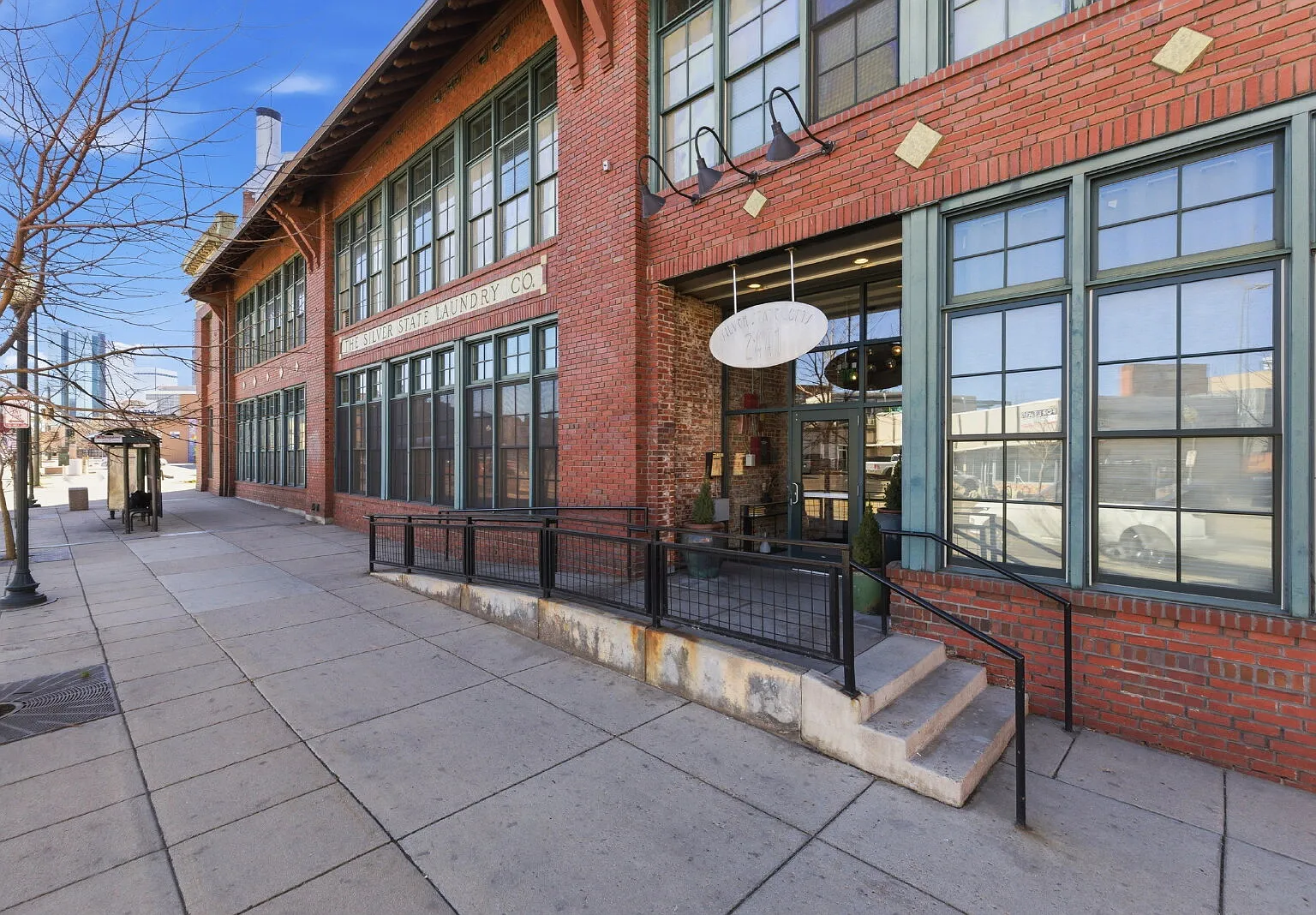1 bed, 1.5 bath, 910 sqft, $2,400 — Photo 2