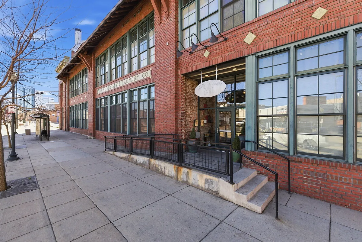 Building Photo - 2441 N Broadway #203