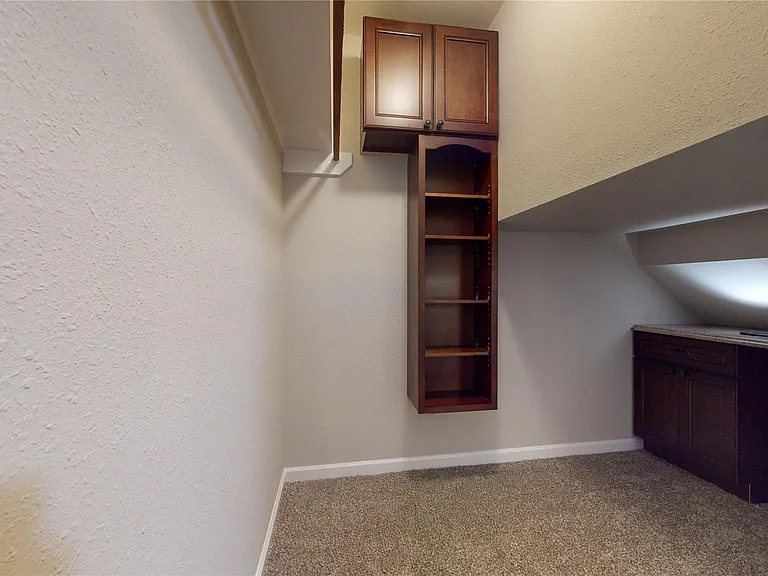 20802 Newbury Park Dr — Photo 33