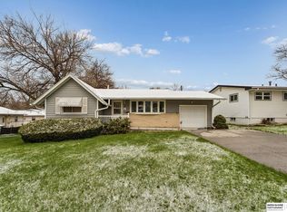 4960 Valley St, Omaha, NE 68106