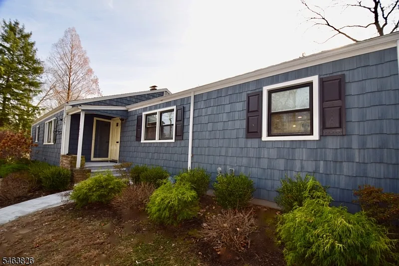3 bed, 2.0 bath, $4,600 — Photo 3