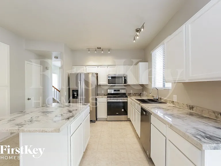 16136 W Desert Bloom St — Photo 5