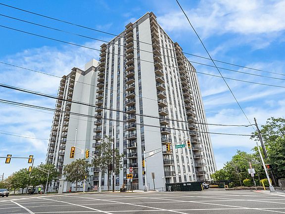 2nd image of 100 Manhattan Ave APT 2314