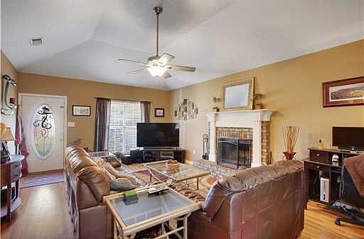 3rd image of 2101 Highland Dr