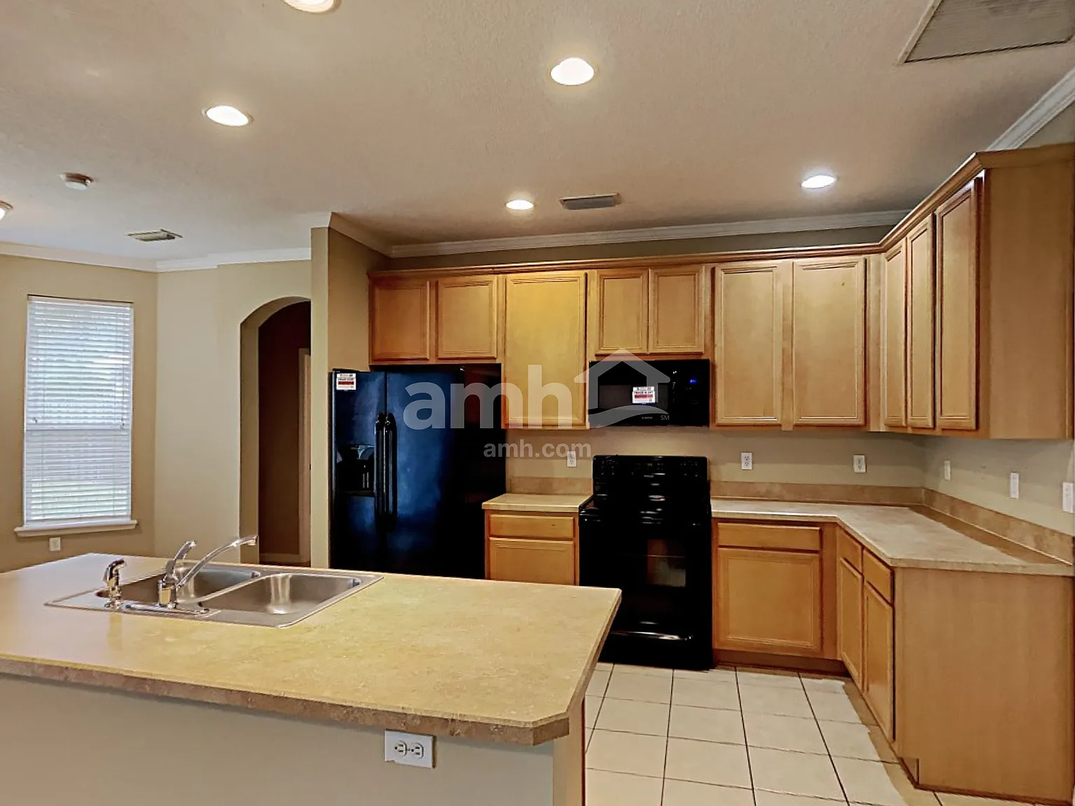 4 bed, 3.0 bath, 2359 sqft, $2,995 — Photo 3