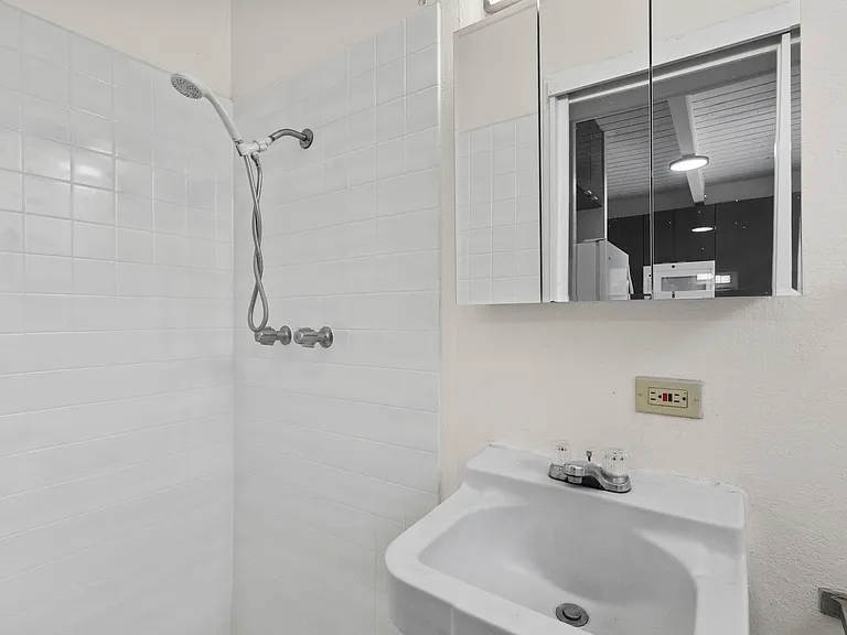 4210-3 Keanu St #205 — Photo 7