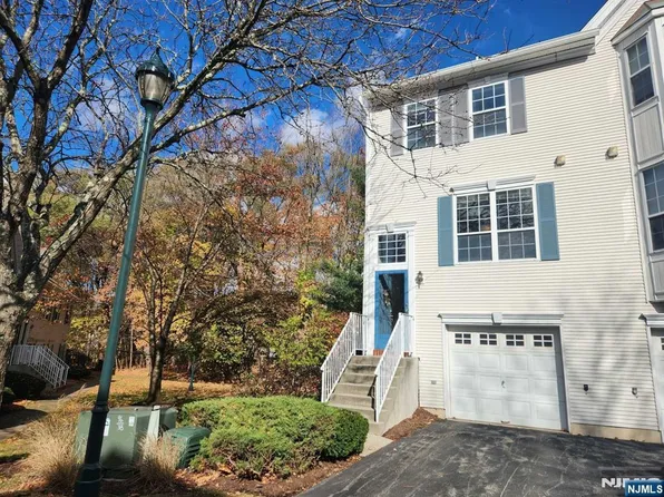 1155 Chedworth Cir, Mahwah, NJ 07430
