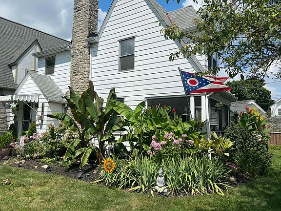 2nd image of 3040 Crescent Dr