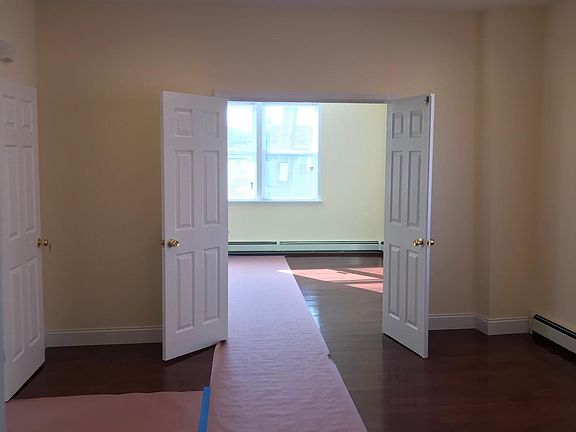 3rd image of 340 Taylor Ave