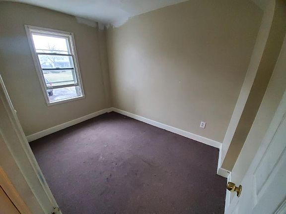 3rd image of 2219 Walnut Ave #2