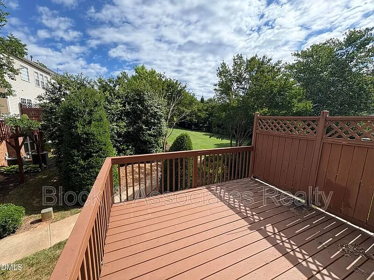 2705 Laurelcherry St — Photo 3