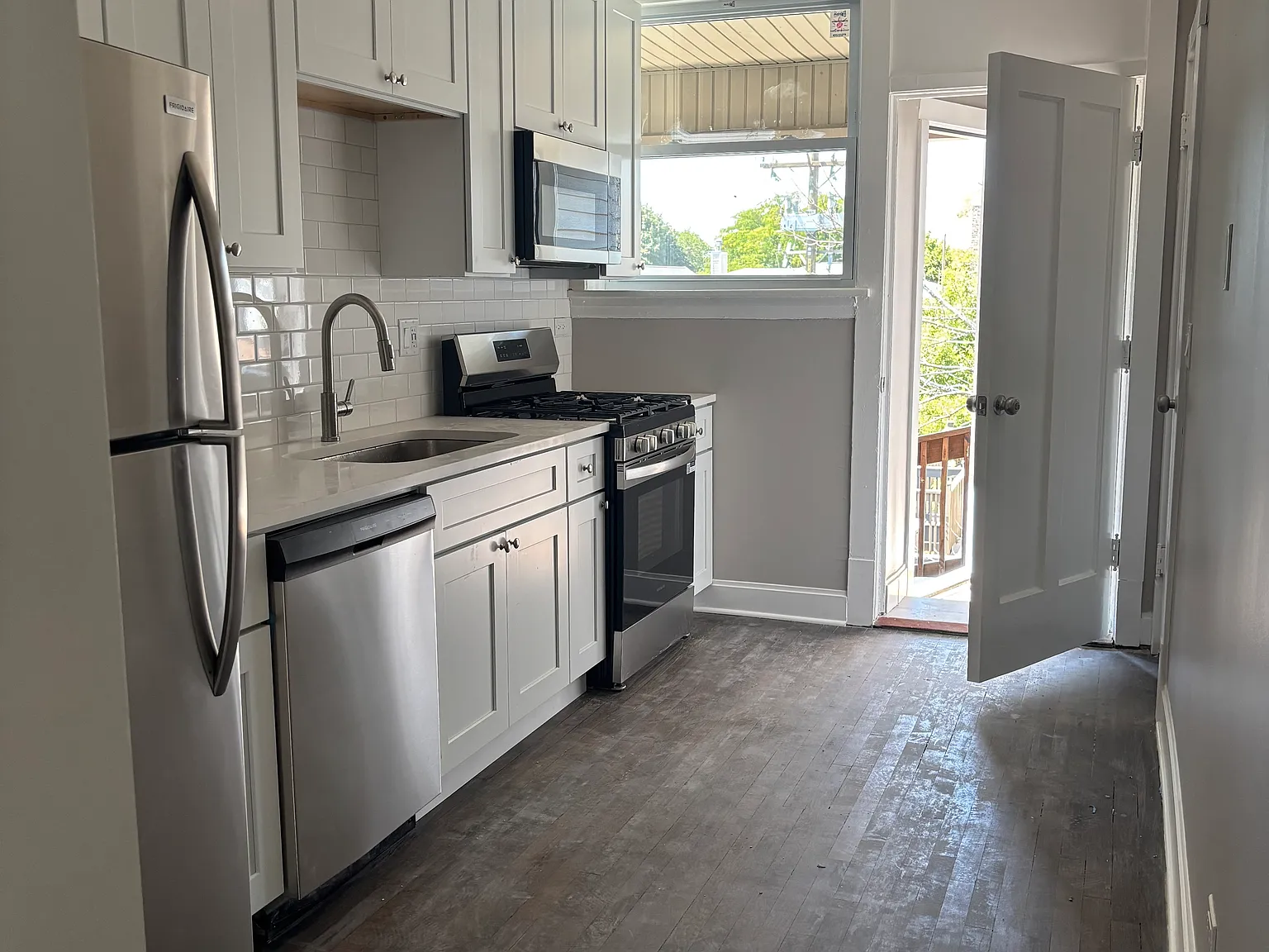 2 bed, 1100 sqft, $3,000 — Photo 4