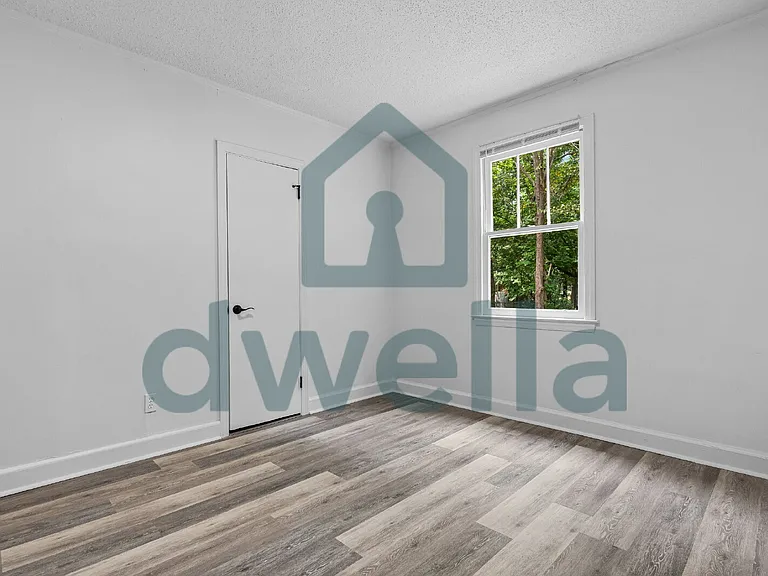 451 Loring Dr — Photo 17