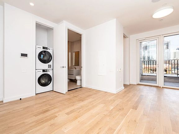 5th image of 552 Sackett St Unit 2