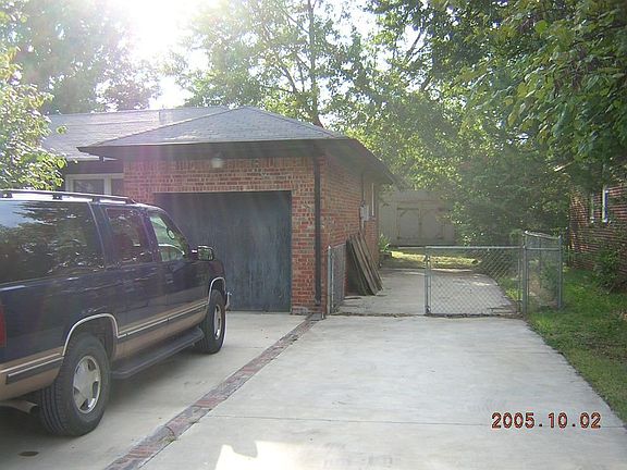 parking for 6, gated back yard
