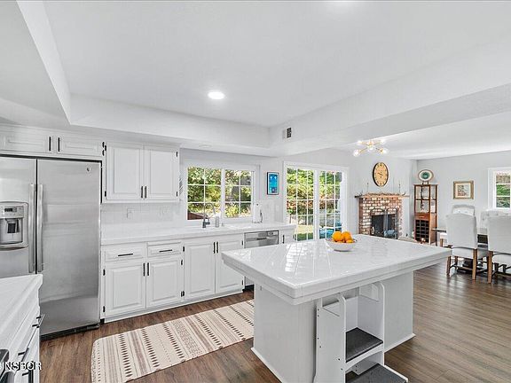 5th image of 4582 King Arthurs Ct