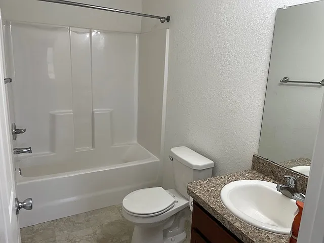 3 bed, 1014 sqft, $1,600 — Photo 3