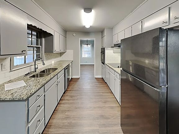 4th image of 217 Glenloch Ct